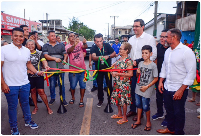 Prefeito Furlan na inauguração da pavimentação, com estrutura completa, em todo o bairro do Araxá. Foto: Jesiel Braga/PMM