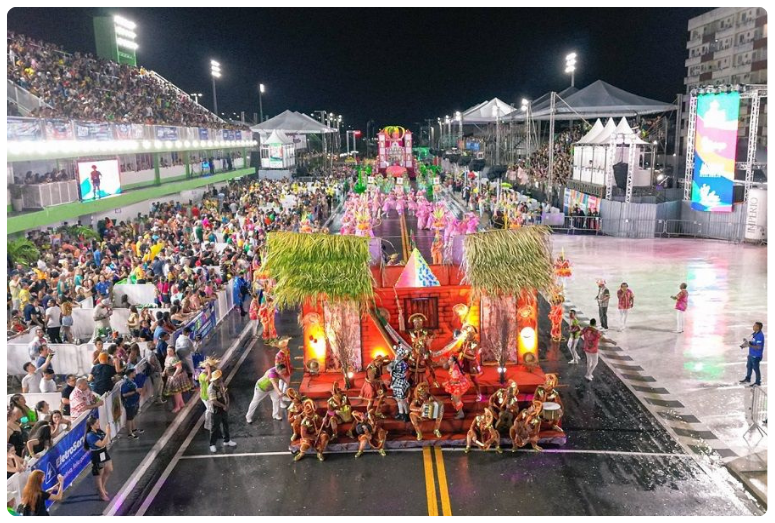 Alegoria de Maracatu da Favela que levou o “forrosamba”ao Sambódromo. Foto: Nayana Magalhães/GEA