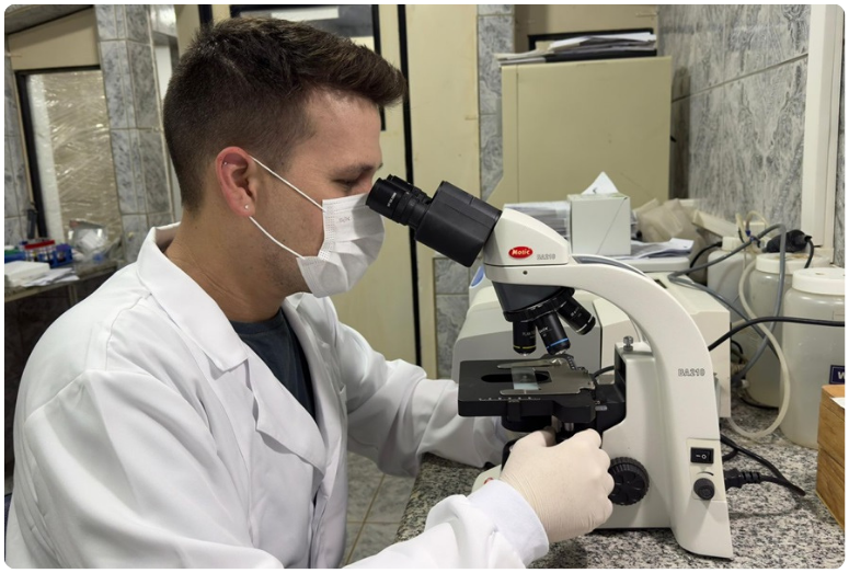 Foto: Mônica Silva | Número de biomédicos no Laboratório de Fronteira (Lafron), no Oiapoque, é aumentado para agilizar os diagnósticos. Horário de funcionamento do laboratório foi ampliado para 22h.