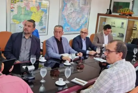 Membros do Comitê das Atividades de Pesquisa e Desenvolvimento na Amazônia (Capda) durante a reunião que contemplou a Ueap_Foto: Divulgação