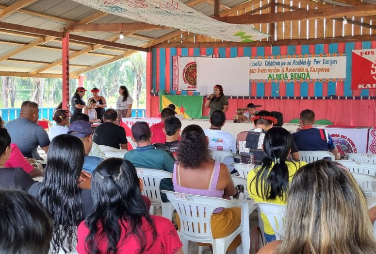 Lideranças indígenas do povo Karipuna estiveram reunidos para debater sobre assuntos pertinentes das comunidades | Foto: Márcia do Carmo