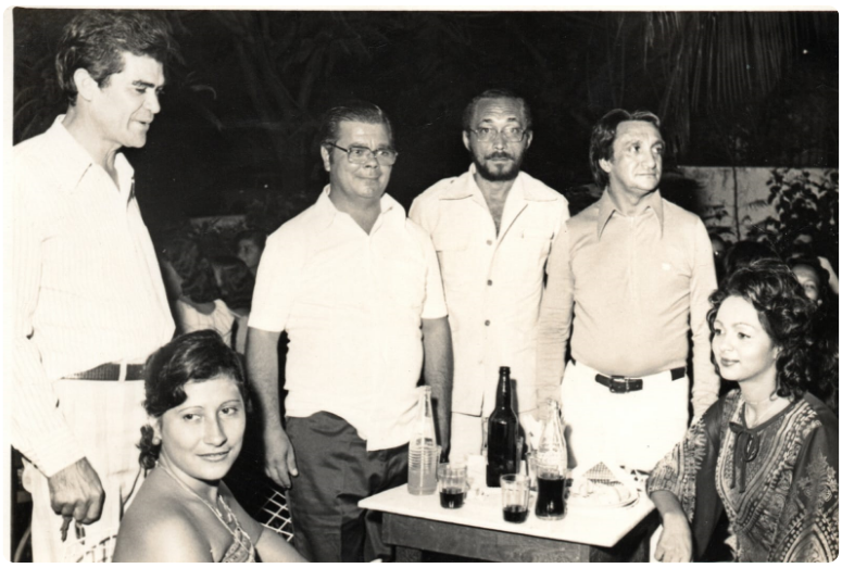 Com os amigos advogados Dr. Peticov e Dr. Odir Macedo, acompanhados de suas esposas