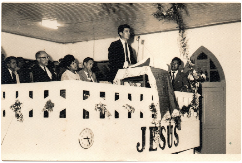 Alberto de Andrade Uchôa  levando a palavra de fé  na Assembleia de Deus