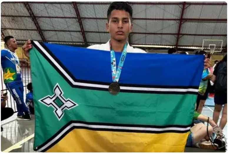 Adrian Rodrigues comemorou a conquista da sua medalha