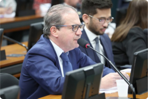 Rodrigo de Castro e Kim Kataguiri, relator e autor da proposta-Foto: Kayo Magalhães / Câmara dos deputados